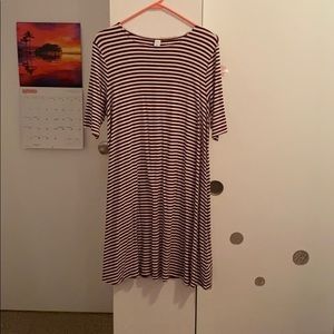 Red and white quarter sleeve t-shirt dress